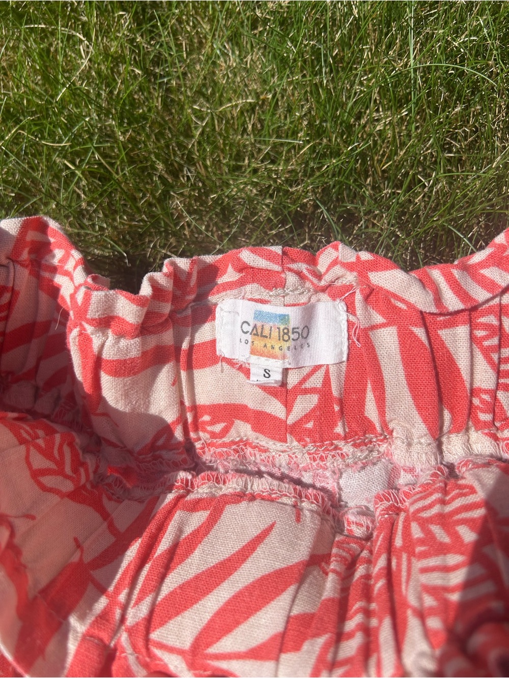 Fun Summer Leaf Pattern Shorts, Cali 1850, Size Small - Picture 3 of 4